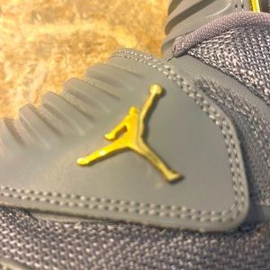 Men’s Jordan Sneakers Gray/White; Good Condition; Size 10